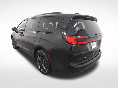Used 2024 Chrysler Pacifica Touring-L w/ S Appearance Package image 3