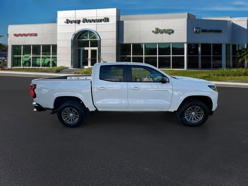 Used 2024 Chevrolet Colorado LT w/ LT Convenience Package image 8