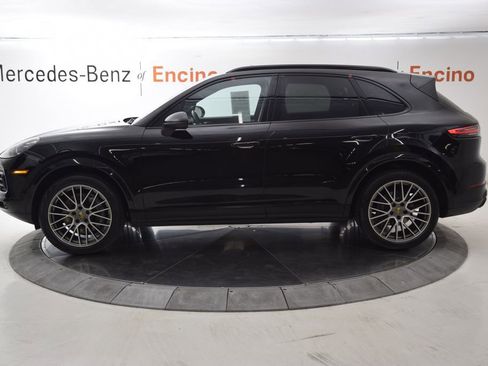 Used 2022 Porsche Cayenne AWD/4WD image 3