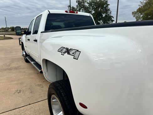 Used 2009 Chevrolet Silverado 3500 LT w/ Interior Plus Package image 11