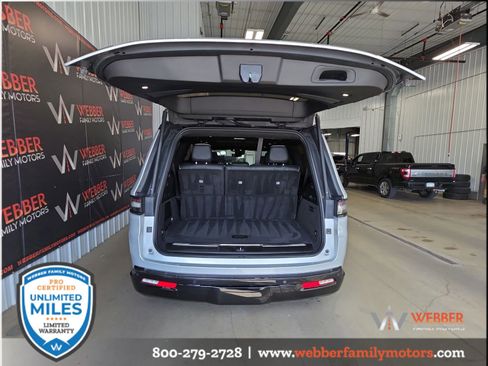 Used 2023 Jeep Grand Wagoneer Series III w/ Rear Seat Video Group 1 AWD/4WD image 8