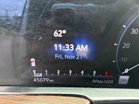 Used 2023 Cadillac Escalade Premium Luxury image 20