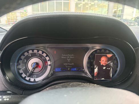 Used 2019 Chrysler 300 S image 9