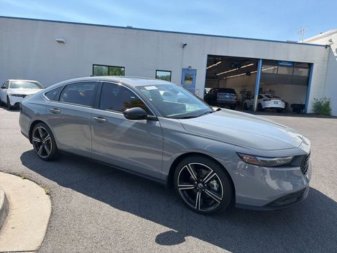 Used 2025 Honda Accord Sport image 35