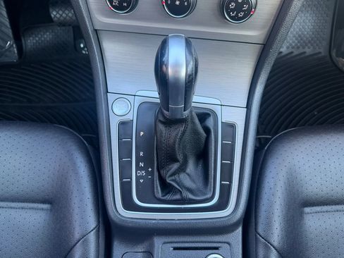 Used 2017 Volkswagen Golf SE FWD image 14