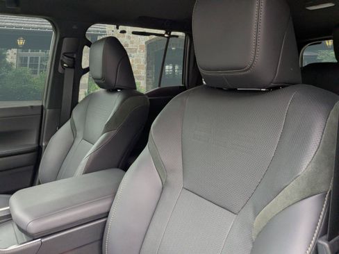 Used 2025 Lexus GX 550 AWD/4WD image 8