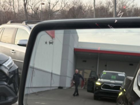 Used 2025 GMC Sierra 1500 AT4 w/ AT4 Premium Package image 29