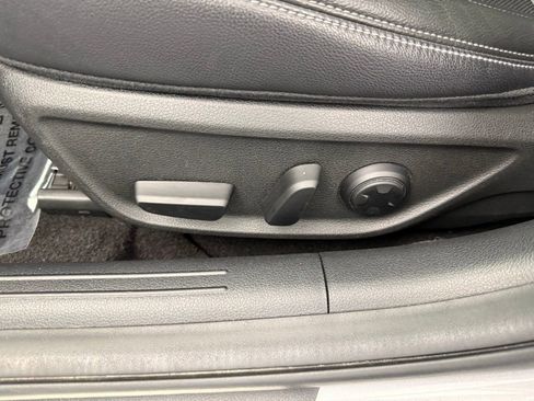 Used 2023 Genesis G70 2.0T AWD/4WD image 38