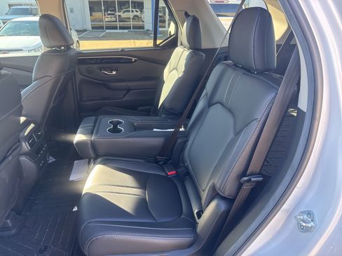 Used 2025 Honda Pilot EX-L image 7