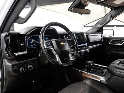 Used 2022 Chevrolet Silverado 1500 LT w/ Z71 Off-Road Package image 2