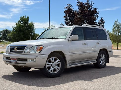 Used 2004 Lexus LX 470 4WD w/ Preferred Accessory Pkg image 3