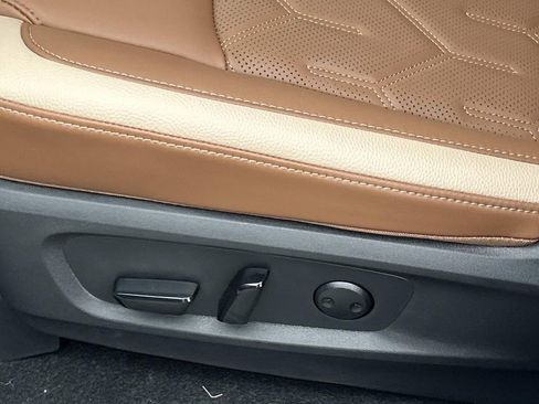 New 2026 Nissan Pathfinder Platinum AWD/4WD image 16