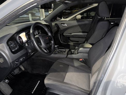Used 2019 Dodge Charger SXT w/ Blacktop Package image 5