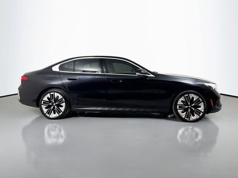 Used 2024 BMW 530i w/ M Sport Package RWD image 4
