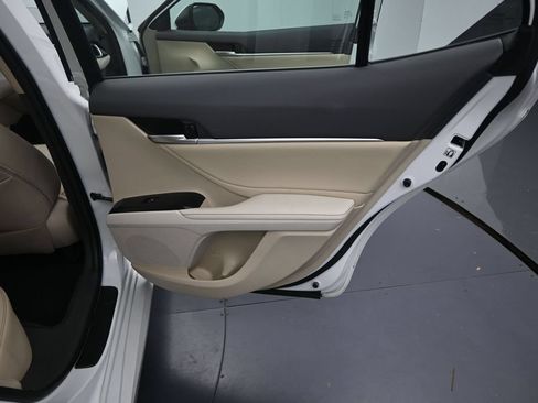 Used 2018 Toyota Camry XLE FWD image 20