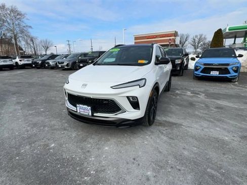 Used 2024 Buick Encore GX Sport Touring w/ Experience Buick Package image 3