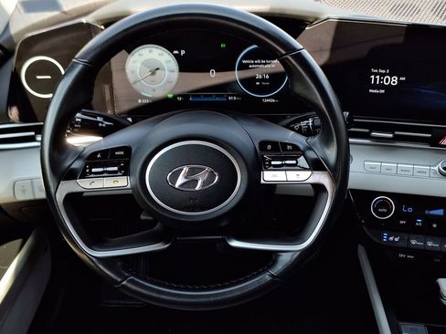 Used 2023 Hyundai Elantra Limited image 14