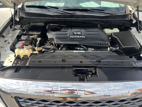 Used 2017 Nissan Titan SV image 31