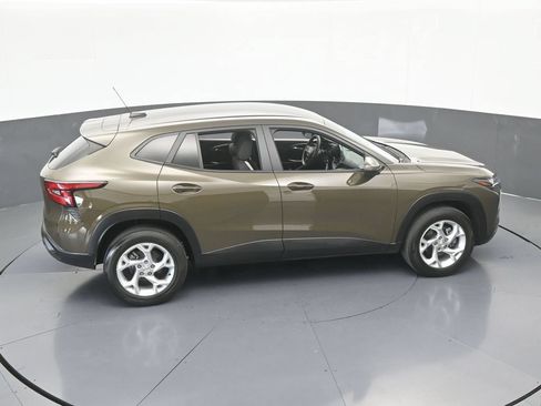 Used 2024 Chevrolet Trax LS w/ LS Convenience Package FWD image 46