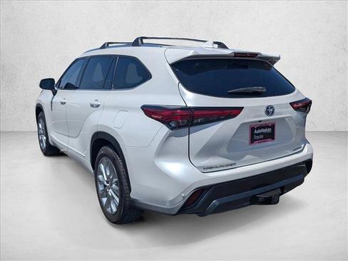 Used 2022 Toyota Highlander Limited FWD image 10