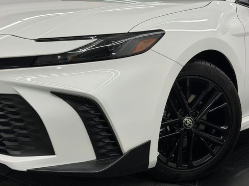 Used 2026 Toyota Camry SE image 4