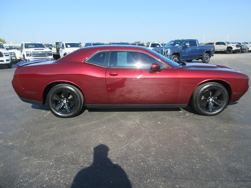 Used 2020 Dodge Challenger SXT RWD image 5
