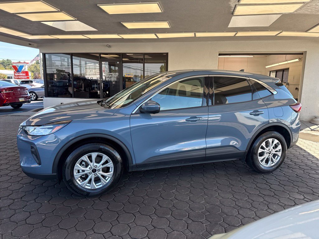 Used 2023 Ford Escape Active w/ Tech Pack #2 AWD/4WD image 9