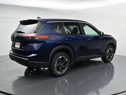 Used 2024 Nissan Rogue SV AWD/4WD image 8