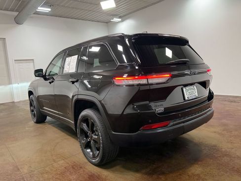 Used 2024 Jeep Grand Cherokee Altitude AWD/4WD image 35