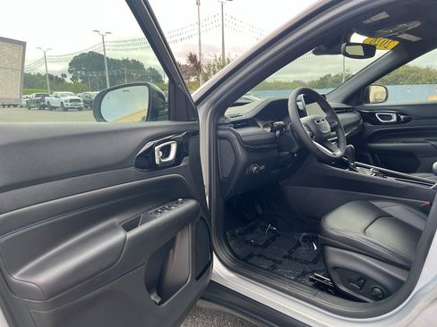 New 2026 Jeep Compass Limited image 10