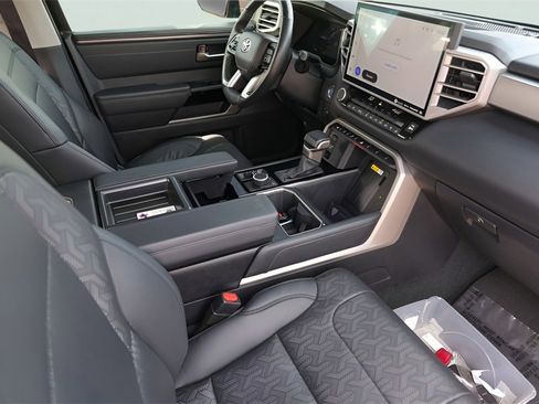 Used 2024 Toyota Tundra Limited image 33