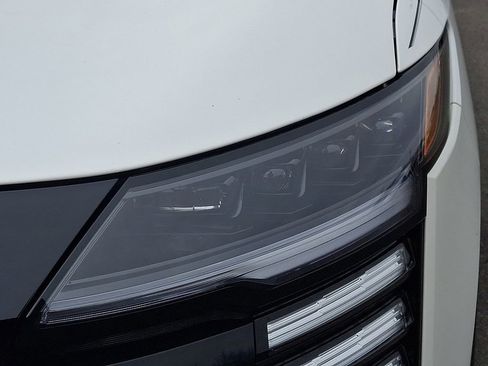 Certified 2025 Nissan Kicks SR image 9