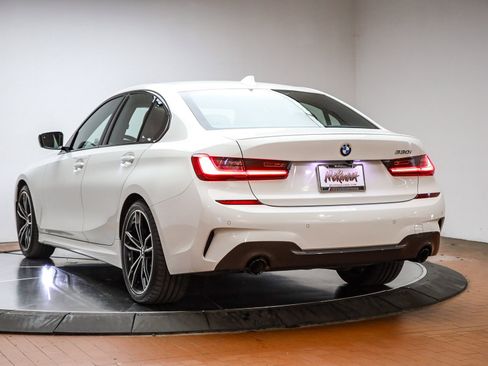 Used 2022 BMW 330i Sedan w/ M Sport Package image 9