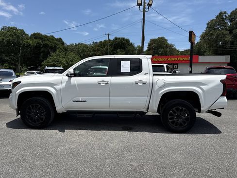 Used 2024 Toyota Tacoma SR5 AWD/4WD image 2