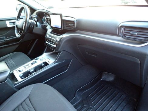 Used 2020 Ford Explorer XLT image 12