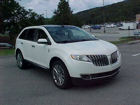 Used 2013 Lincoln MKX AWD image 2