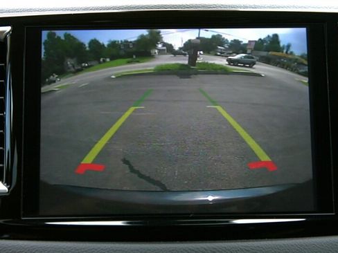 Used 2023 Chrysler Pacifica Touring-L FWD image 31