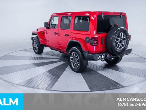 Used 2025 Jeep Wrangler Unlimited Sahara AWD/4WD image 7