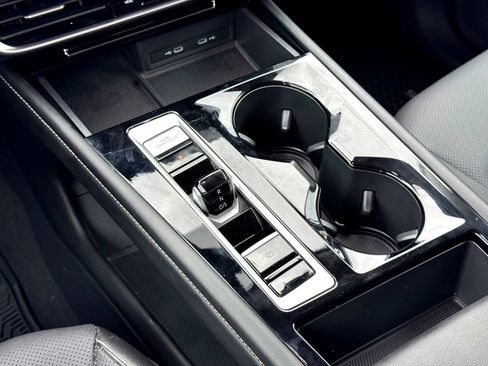 Used 2024 Volkswagen Atlas SE image 25