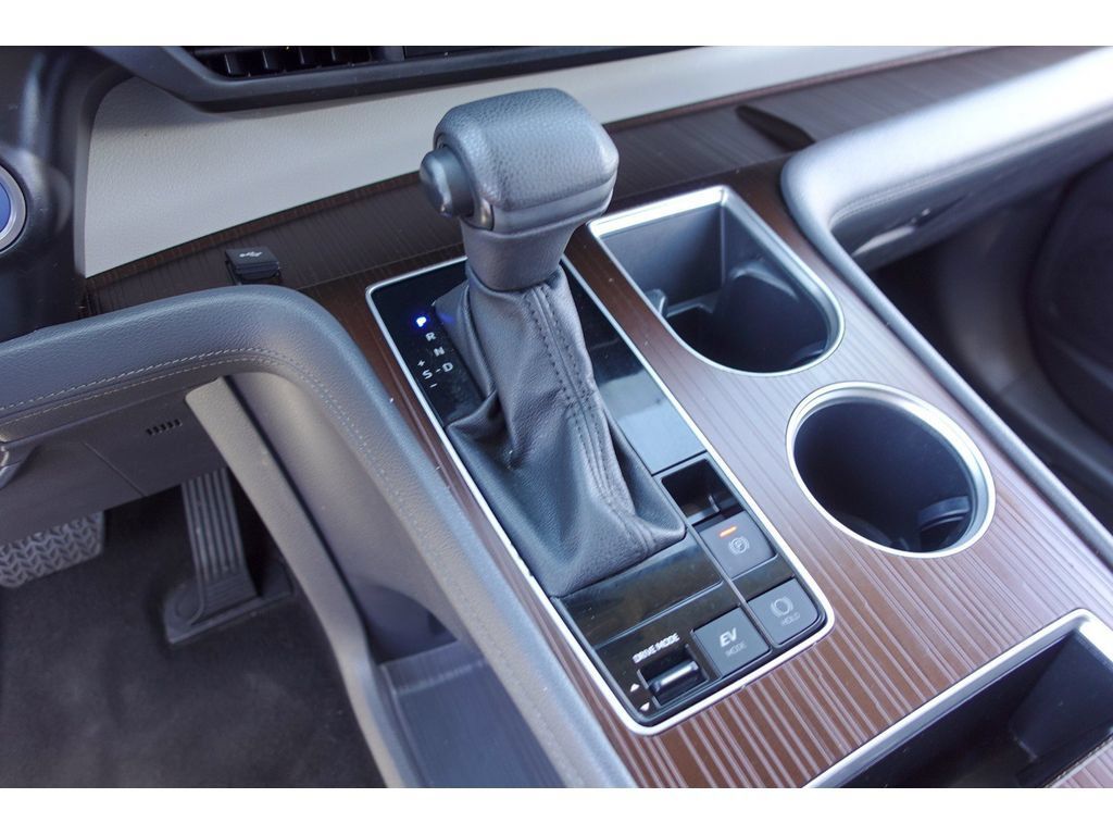 Certified 2023 Toyota Sienna LE FWD image 19