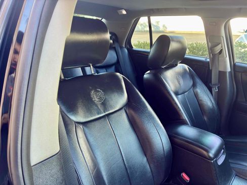 Used 2011 Cadillac DTS Luxury FWD image 36