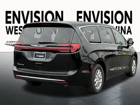 New 2026 Chrysler Pacifica Select image 11