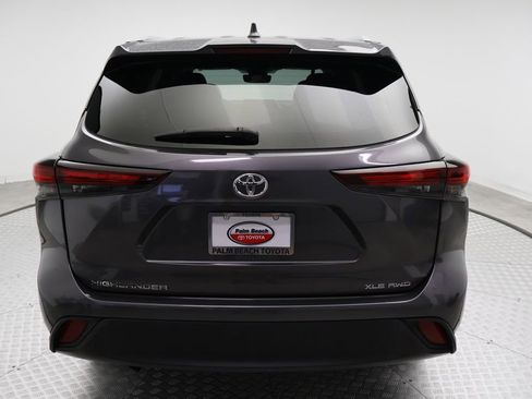 Certified 2024 Toyota Highlander XLE image 10