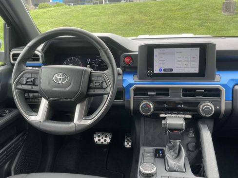 Used 2024 Toyota Tacoma TRD Sport RWD image 12