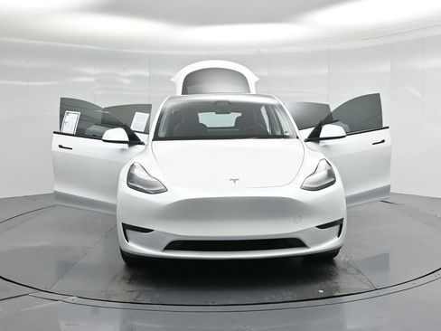 Used 2025 Tesla Model Y Long Range image 29