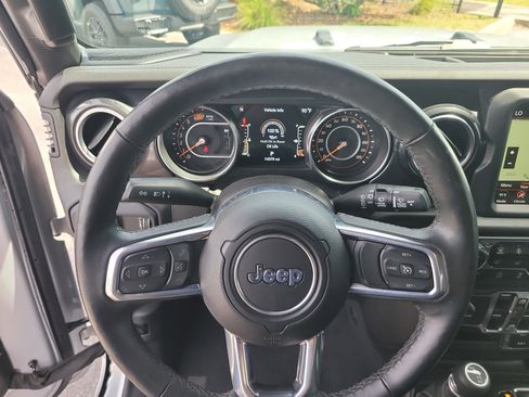Used 2023 Jeep Wrangler Unlimited Sahara AWD/4WD image 25