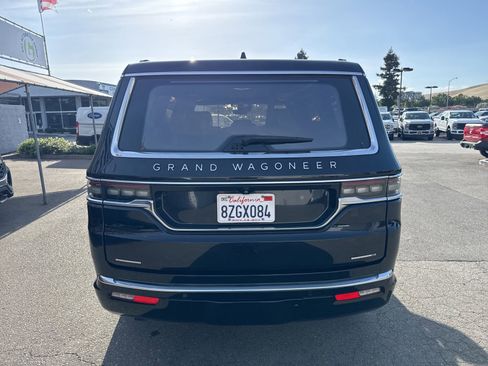 Used 2022 Jeep Grand Wagoneer Series III w/ Rear Seat Video Group 1 AWD/4WD image 4