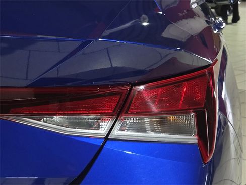 Used 2023 Hyundai Elantra SEL image 23