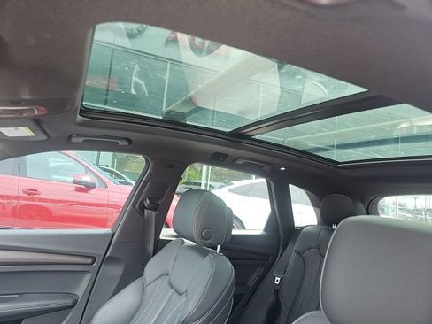 Used 2024 Audi Q5 e Premium Plus w/ Premium Plus Package AWD/4WD image 8
