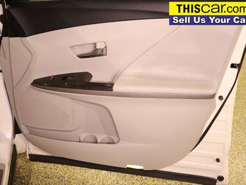 Used 2015 Toyota Venza LE FWD image 33